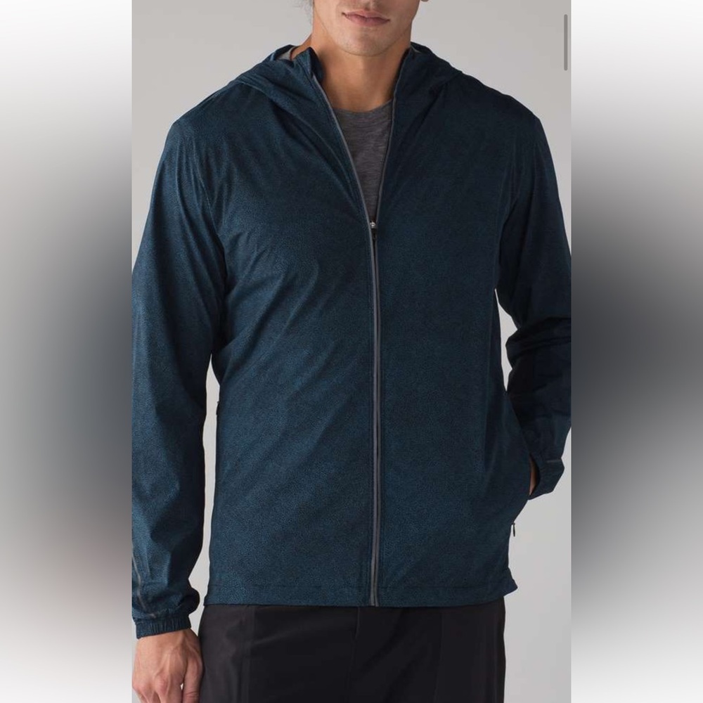 Lululemon Men’s Active Jacket
Pyroclastic Carbon Blue Black